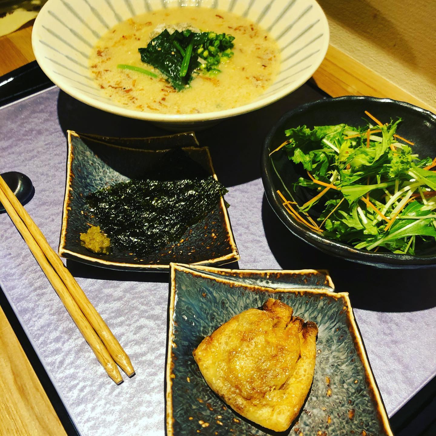 ［おはしどころ菜でしこ］﻿
〜本日のまかないシリーズ⑦〜﻿
﻿
﻿
鳥スープの和風ラーメン﻿
﻿
ミニサラダ﻿
﻿
なっとうの袋焼き﻿
﻿
﻿
﻿
鳥スープは　ガラから出汁を取った﻿
本格スープ️﻿
絶品です﻿
﻿
﻿
いつか　ラーメン屋さんも﻿
やろうかなぁ。﻿
﻿
﻿
﻿
#おはしどころ菜でしこ﻿
#本庄駅南口ロータリー内﻿
#月曜日定休﻿
#17:00オープン　﻿
#なでしこ﻿
#本庄女子会﻿
#本庄宴会﻿
#本庄1人飲み﻿